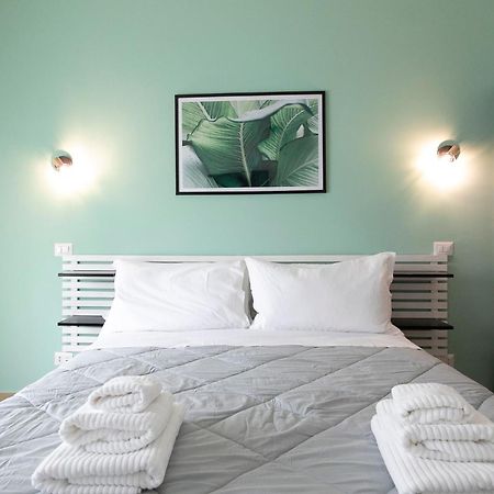 Domina Guest House Fiumicino Bagian luar foto