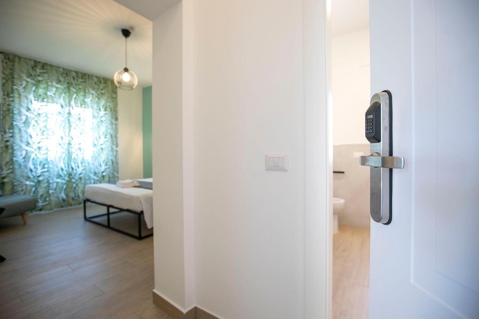 Domina Guest House Fiumicino Bagian luar foto