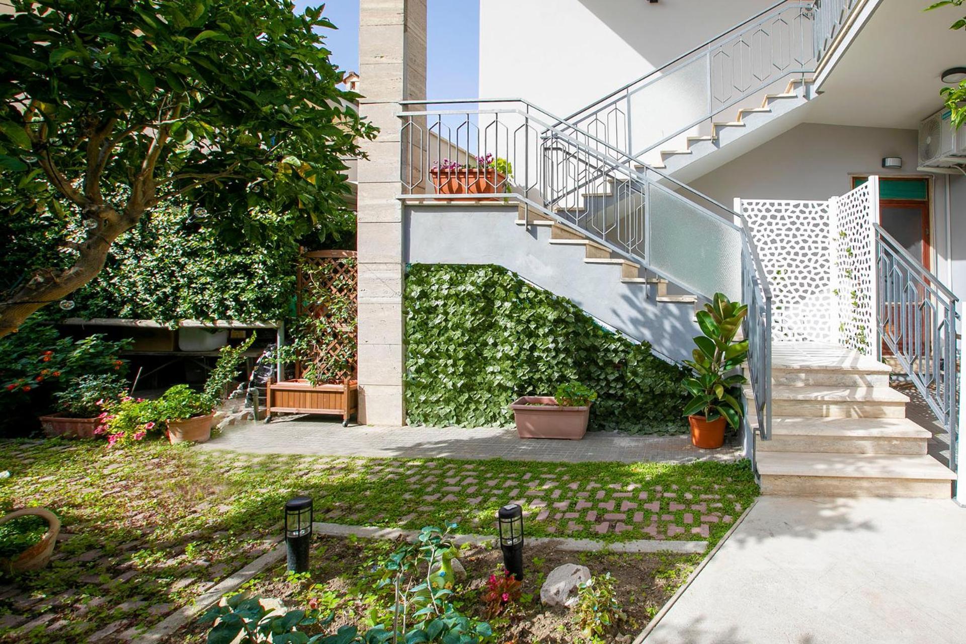 Domina Guest House Fiumicino Bagian luar foto